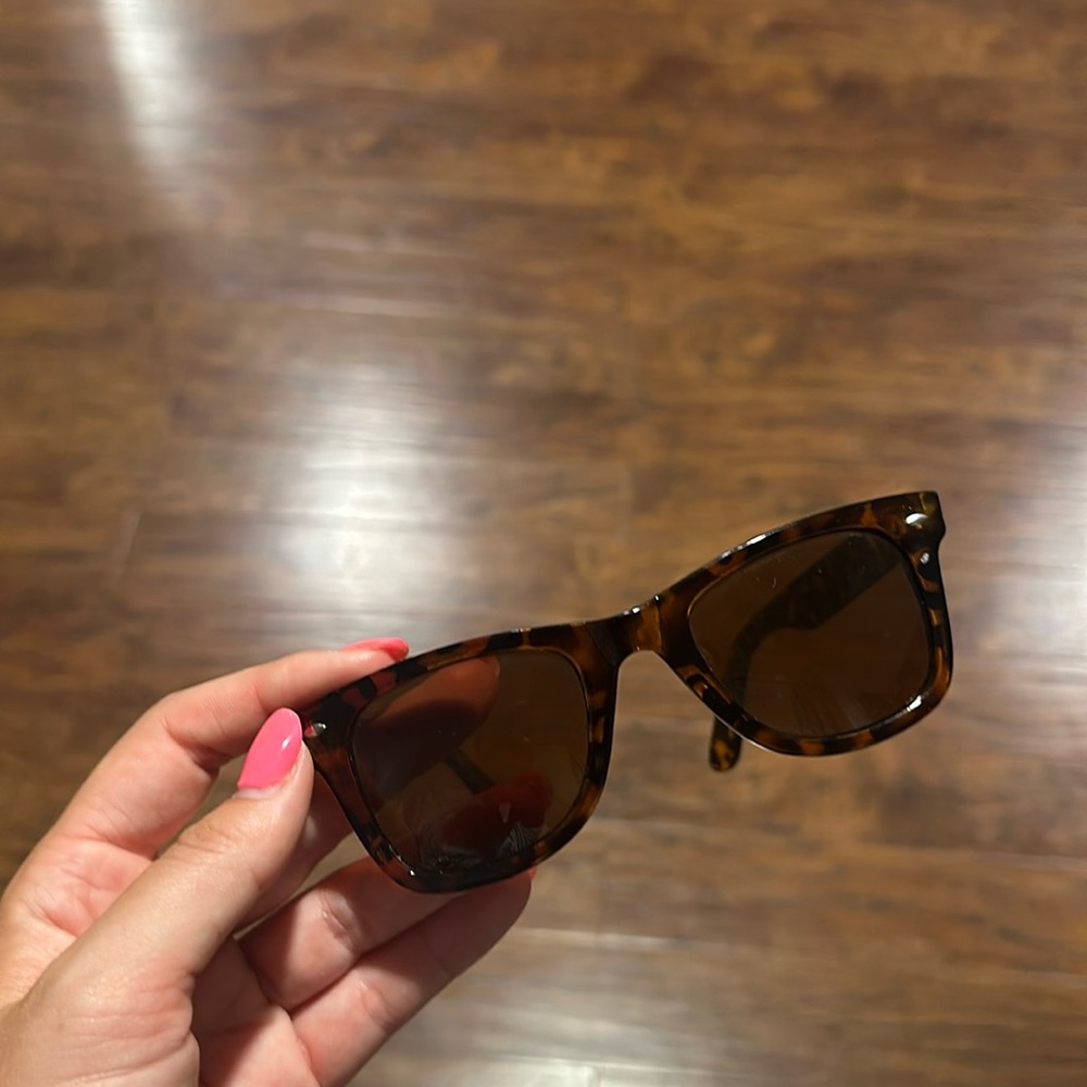 tortoise shell glasses